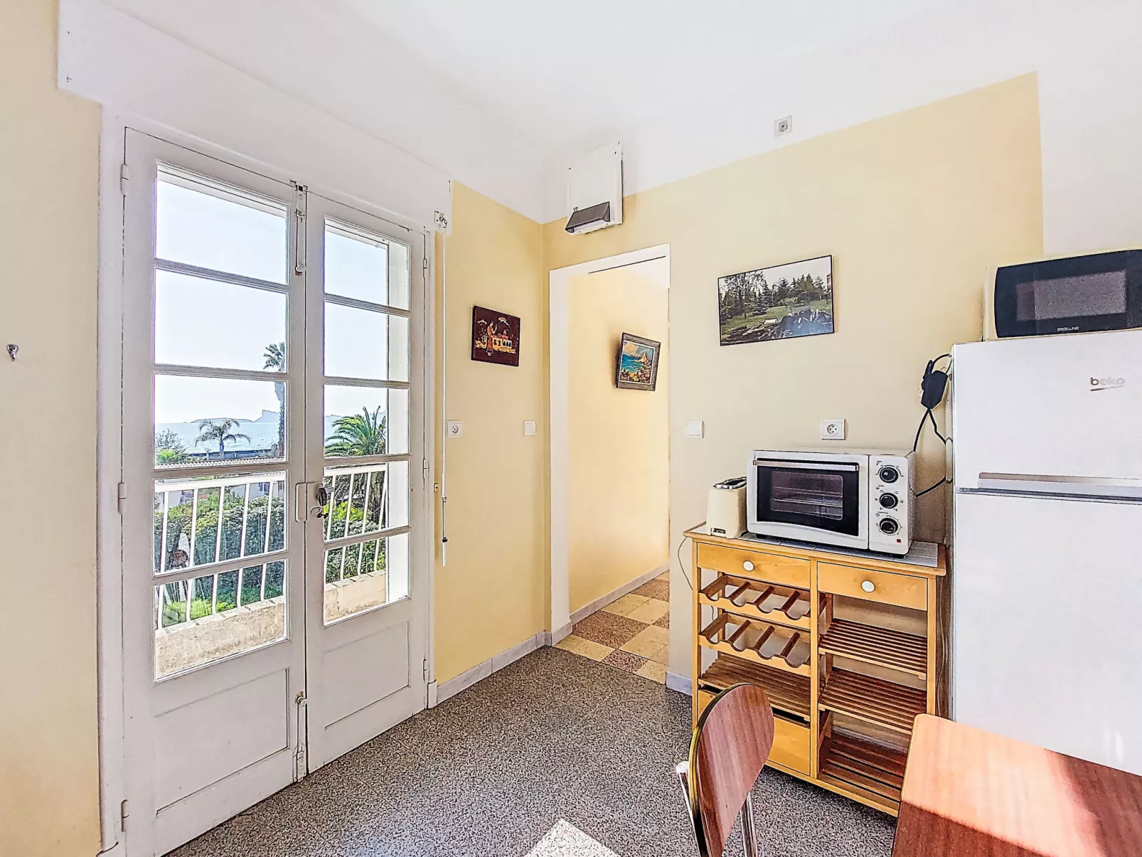 Les Trois A - Binnen