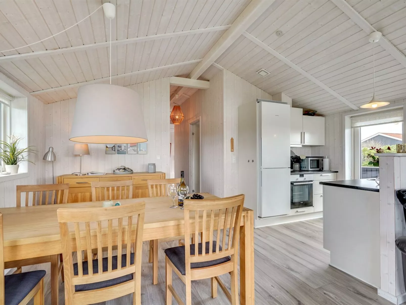 "Erza" - 500m from the sea - Binnen