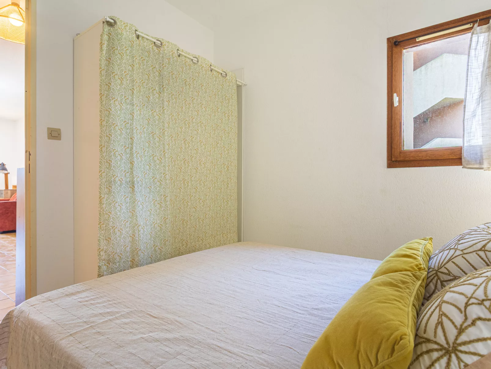 Les Iles Du Soleil - Binnen