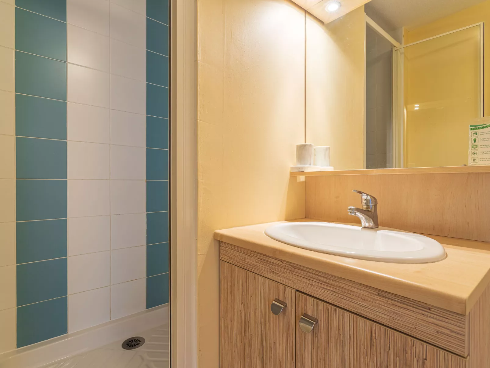 L'île d'Or - Binnen