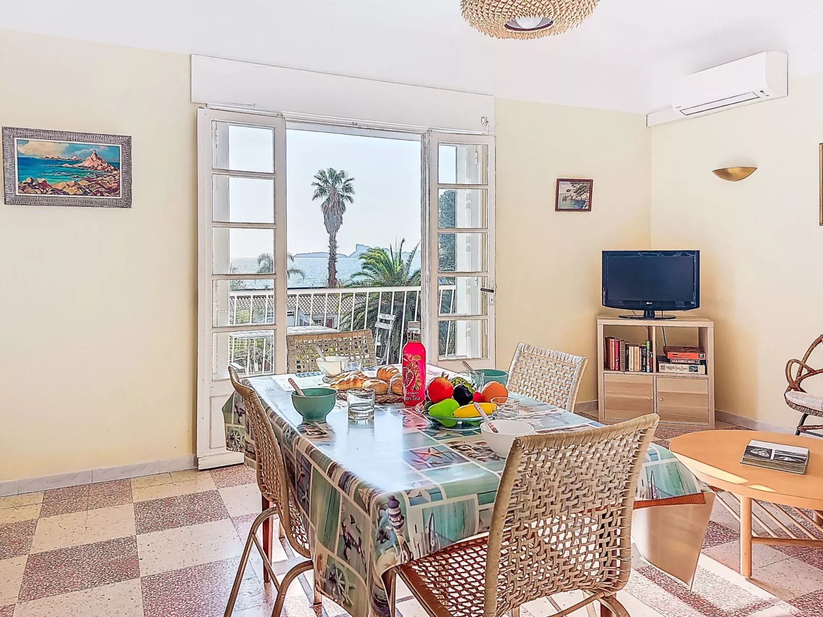 Les Trois A - Binnen