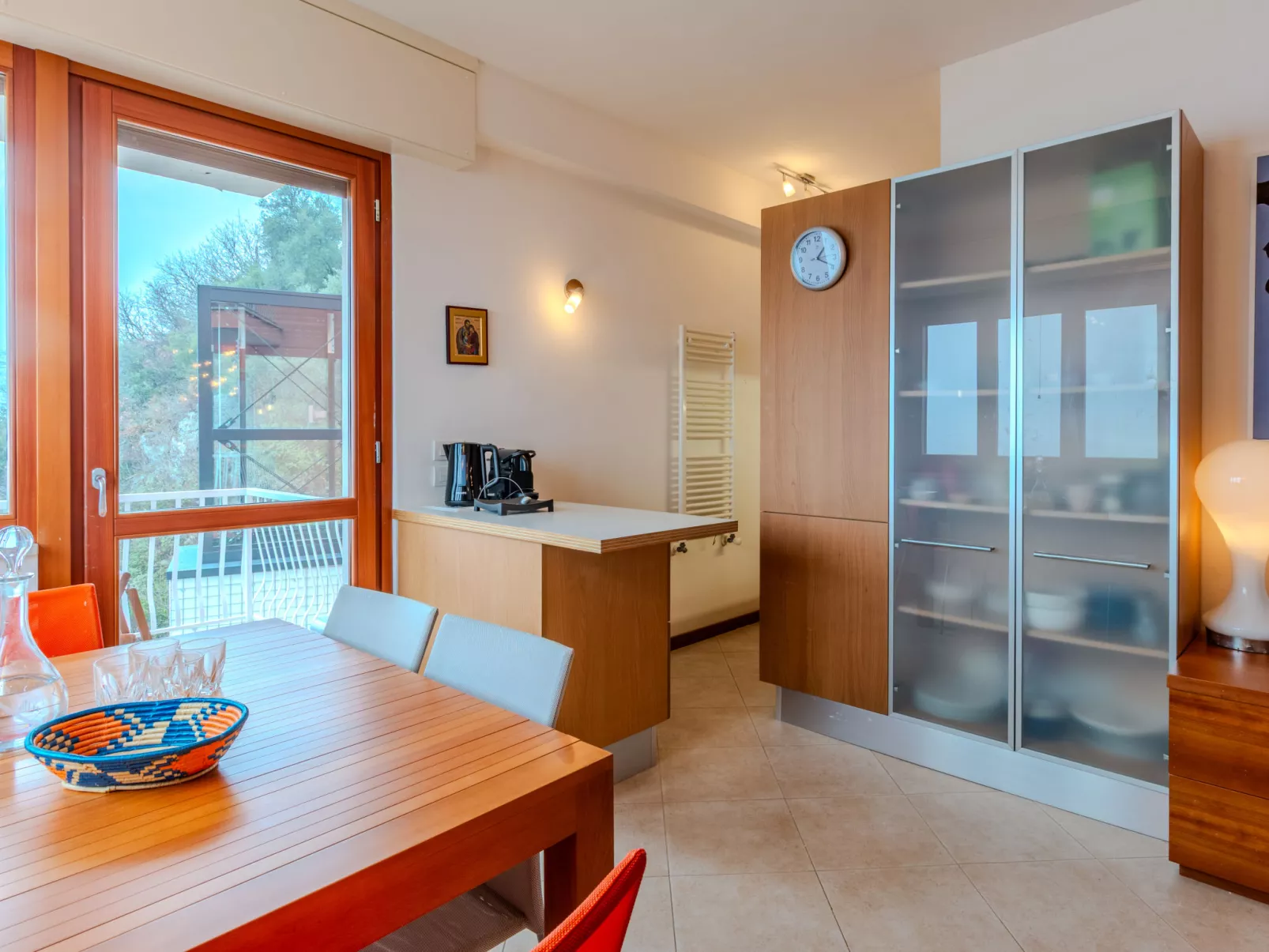 Sona's Lake Home - Binnen