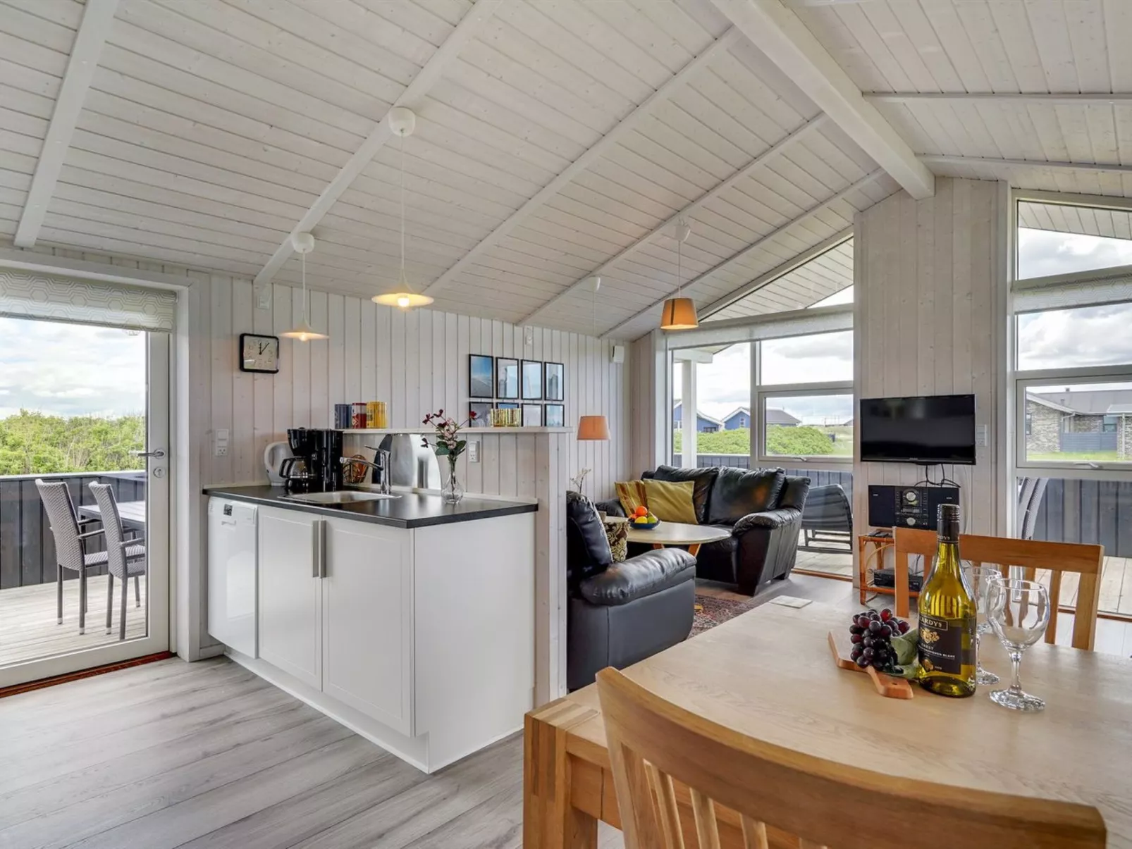 "Erza" - 500m from the sea - Binnen