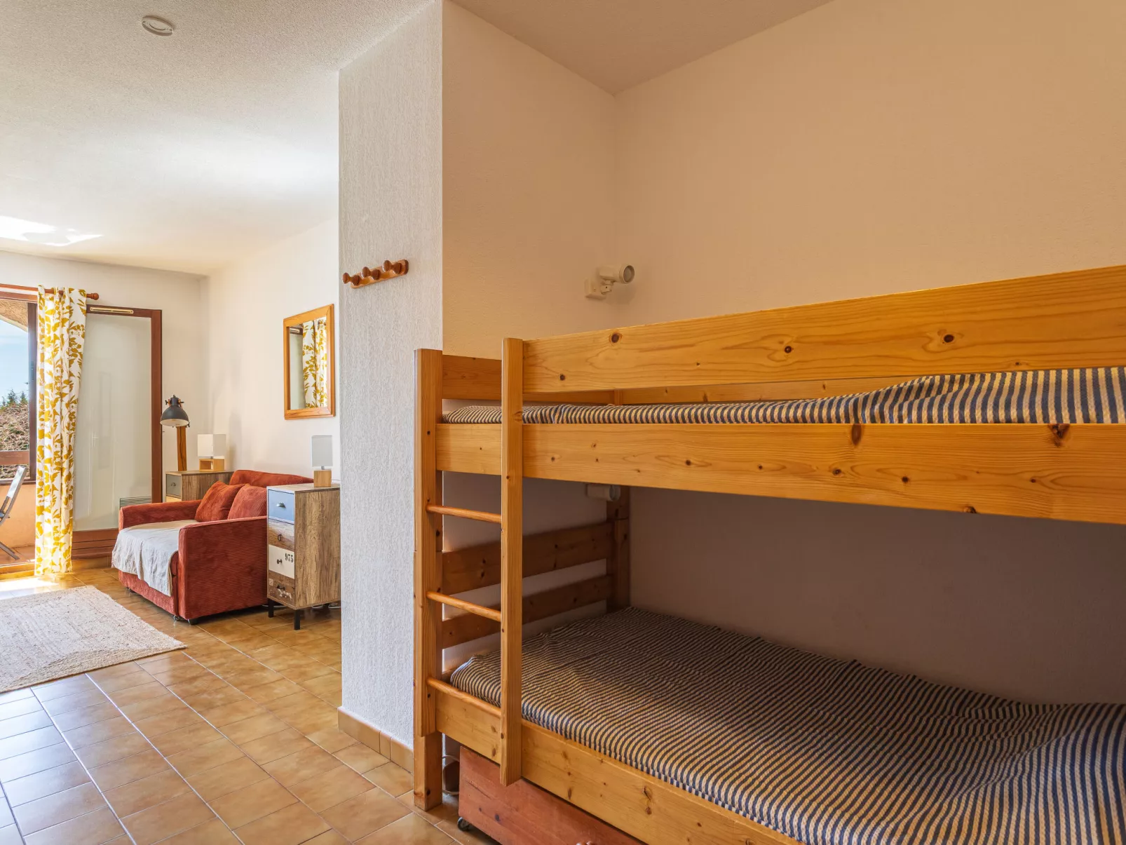 Les Iles Du Soleil - Binnen