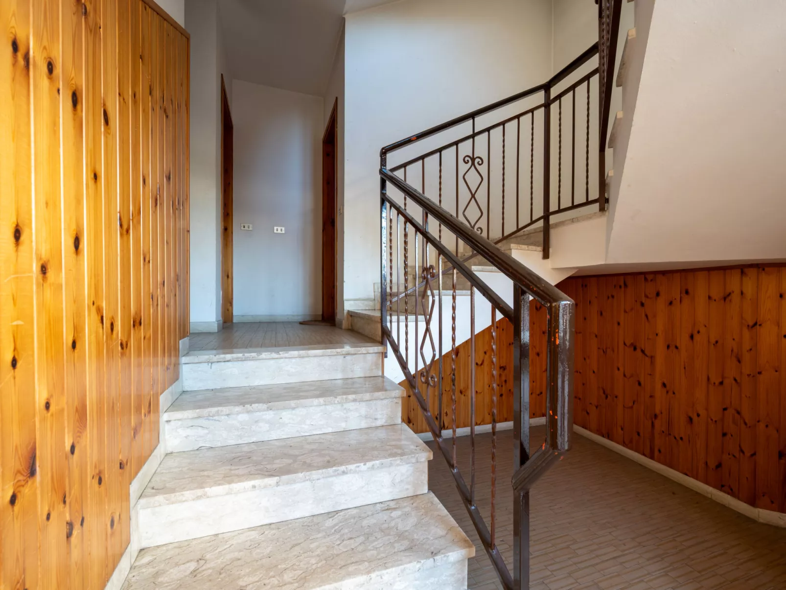 Ai piedi del Monte - Binnen