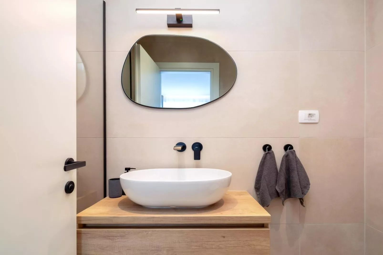 Luxury Apartment Silvery Split with Sauna, Jacuzzi - Badkamer