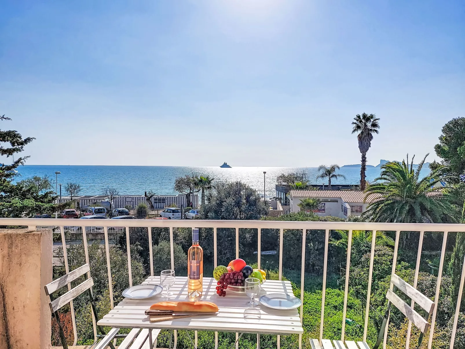 Les Trois A - Buiten