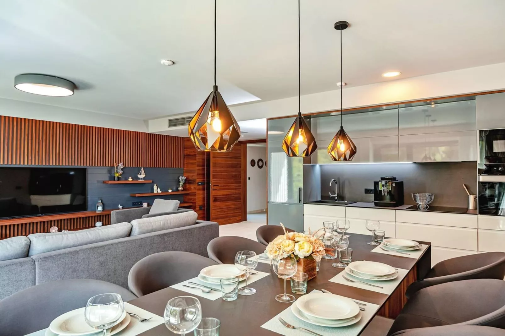 Luxury Villa Delight II – Promajna, Heated Pool - Eetkamer