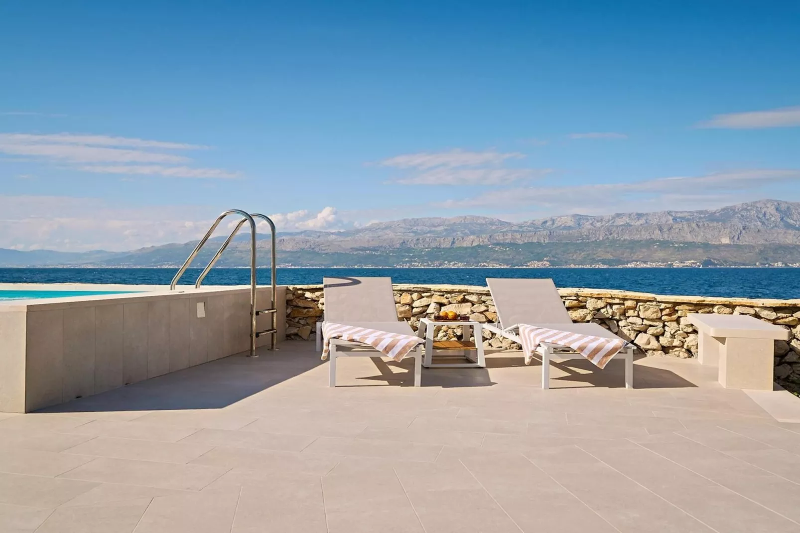 Luxury Seafront Villa Casa Familija Brac with Pool - Terrasbalkon