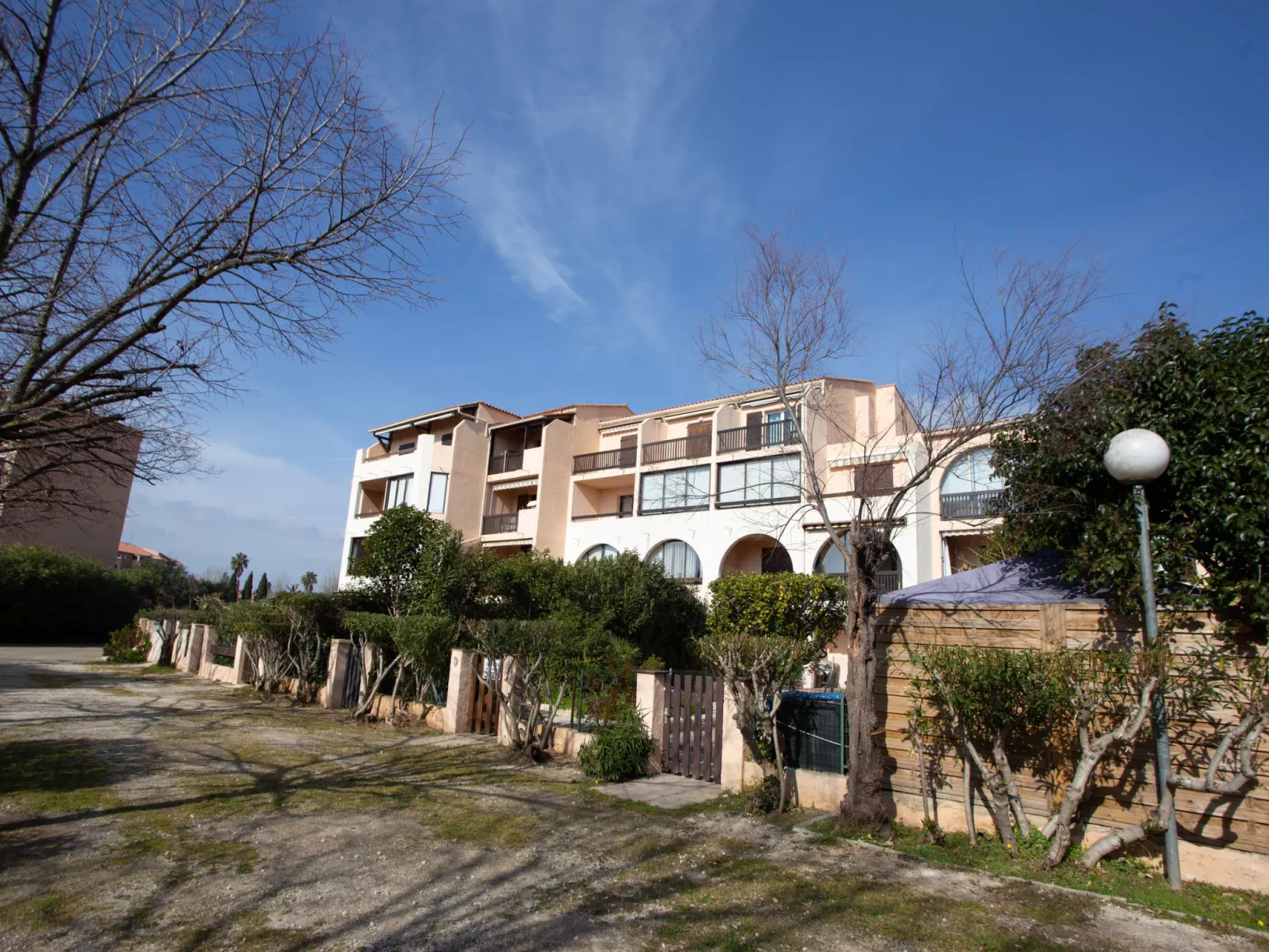 Les Iles Du Soleil - Buiten