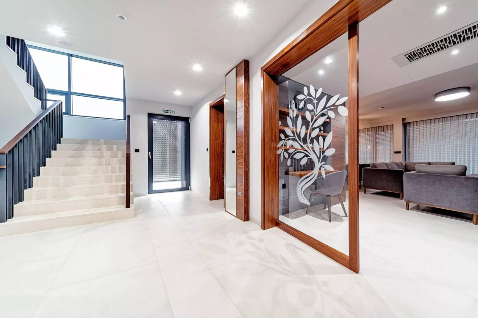 Luxury Villa Delight II – Promajna, Heated Pool - Overloop