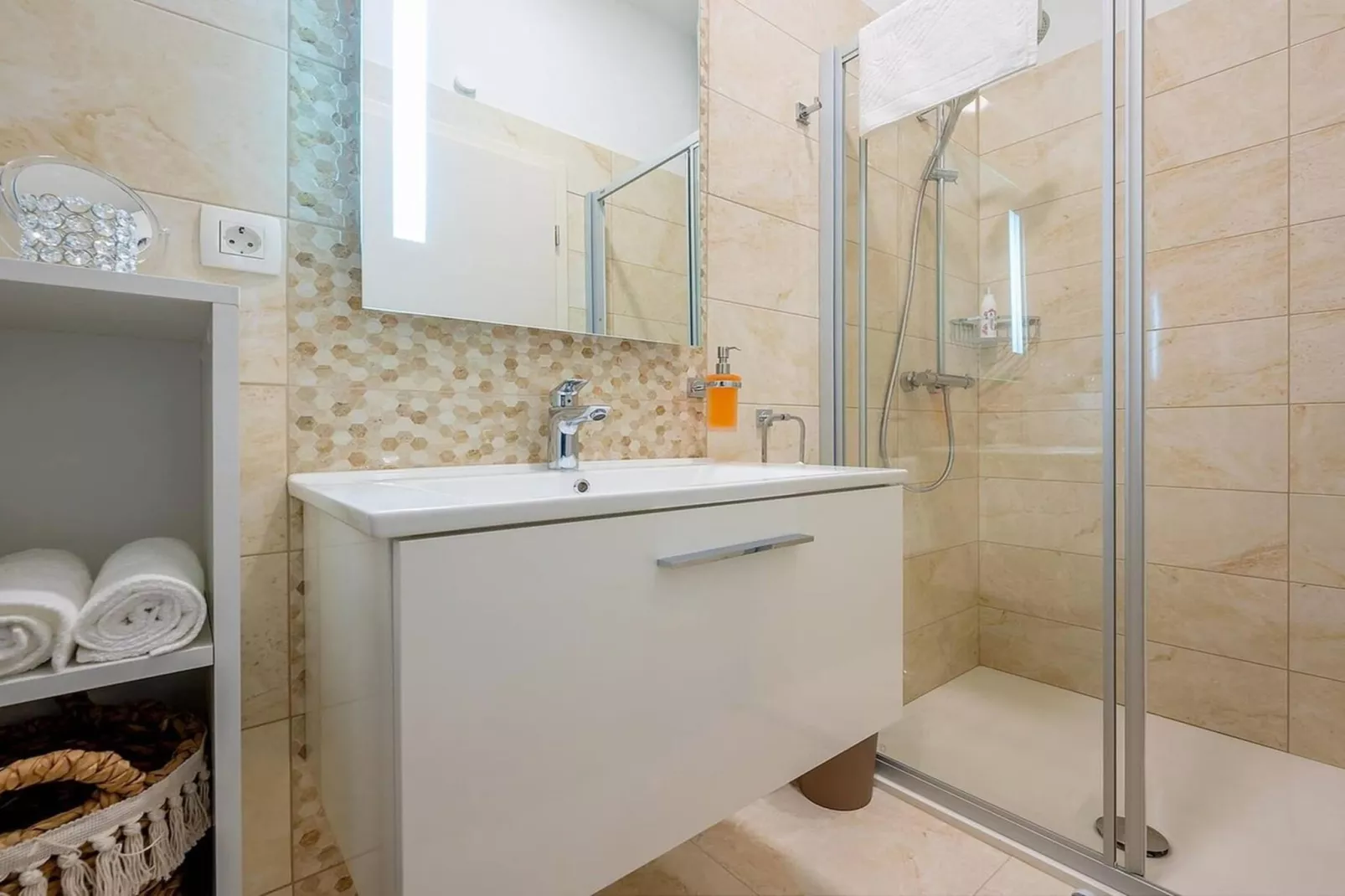 Villa Castello di Pietra Brac with Heated Pool - Badkamer