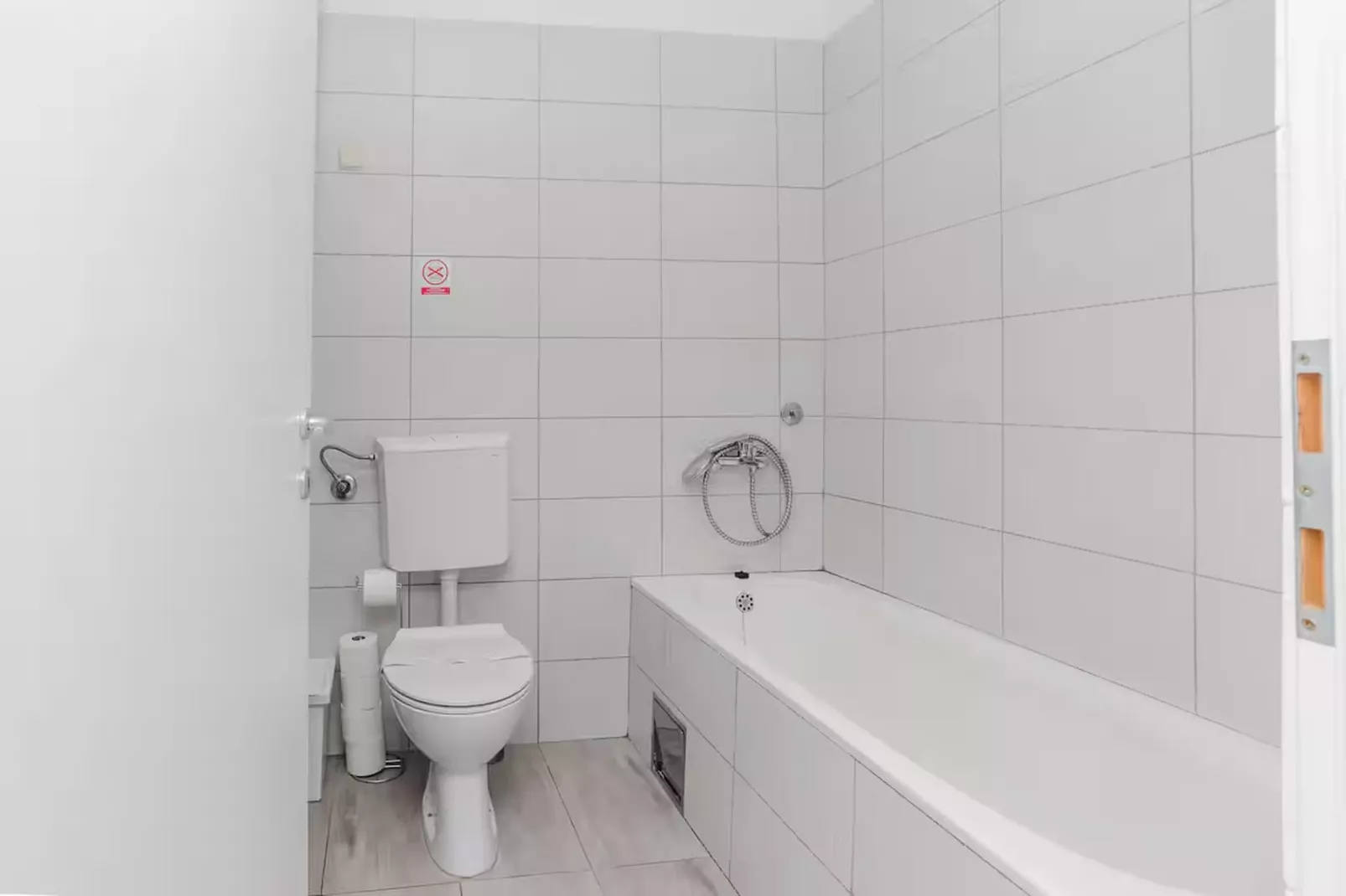 Royal Selection with Pool - One - Badkamer