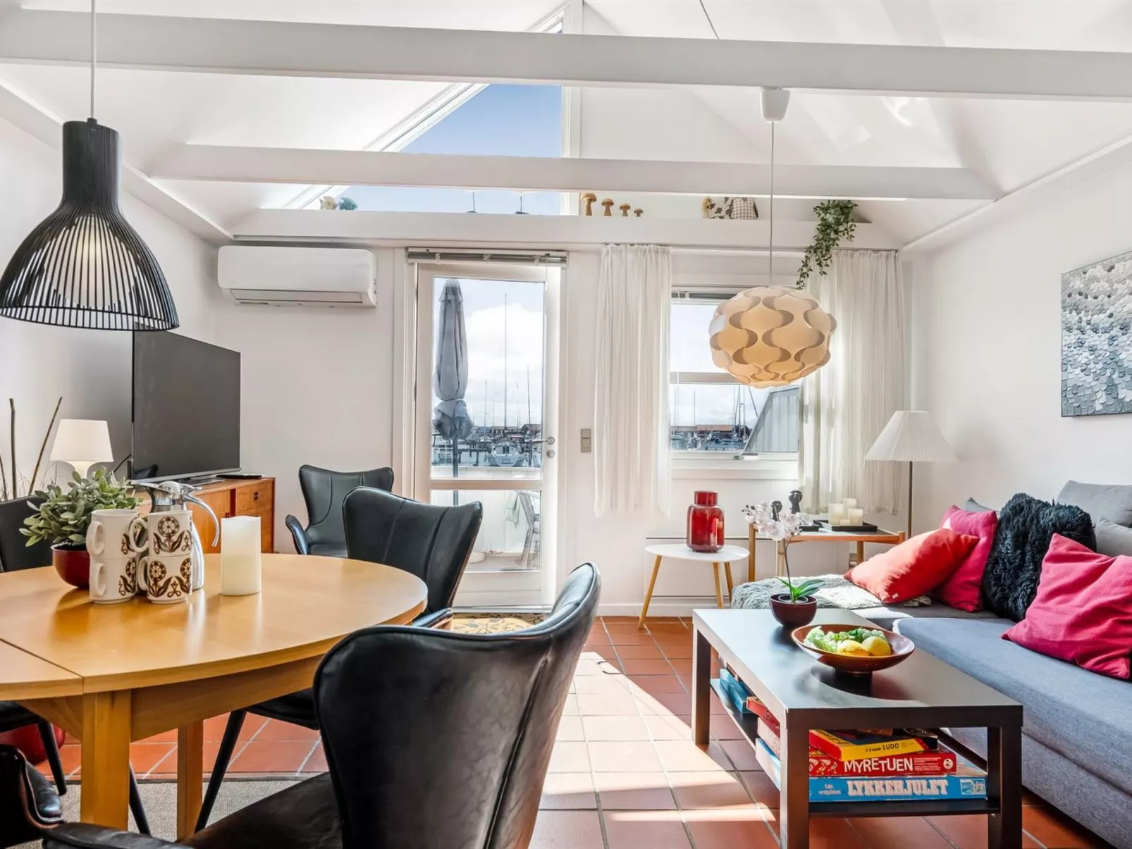 "Ake" - 10m to the fjord - Binnen