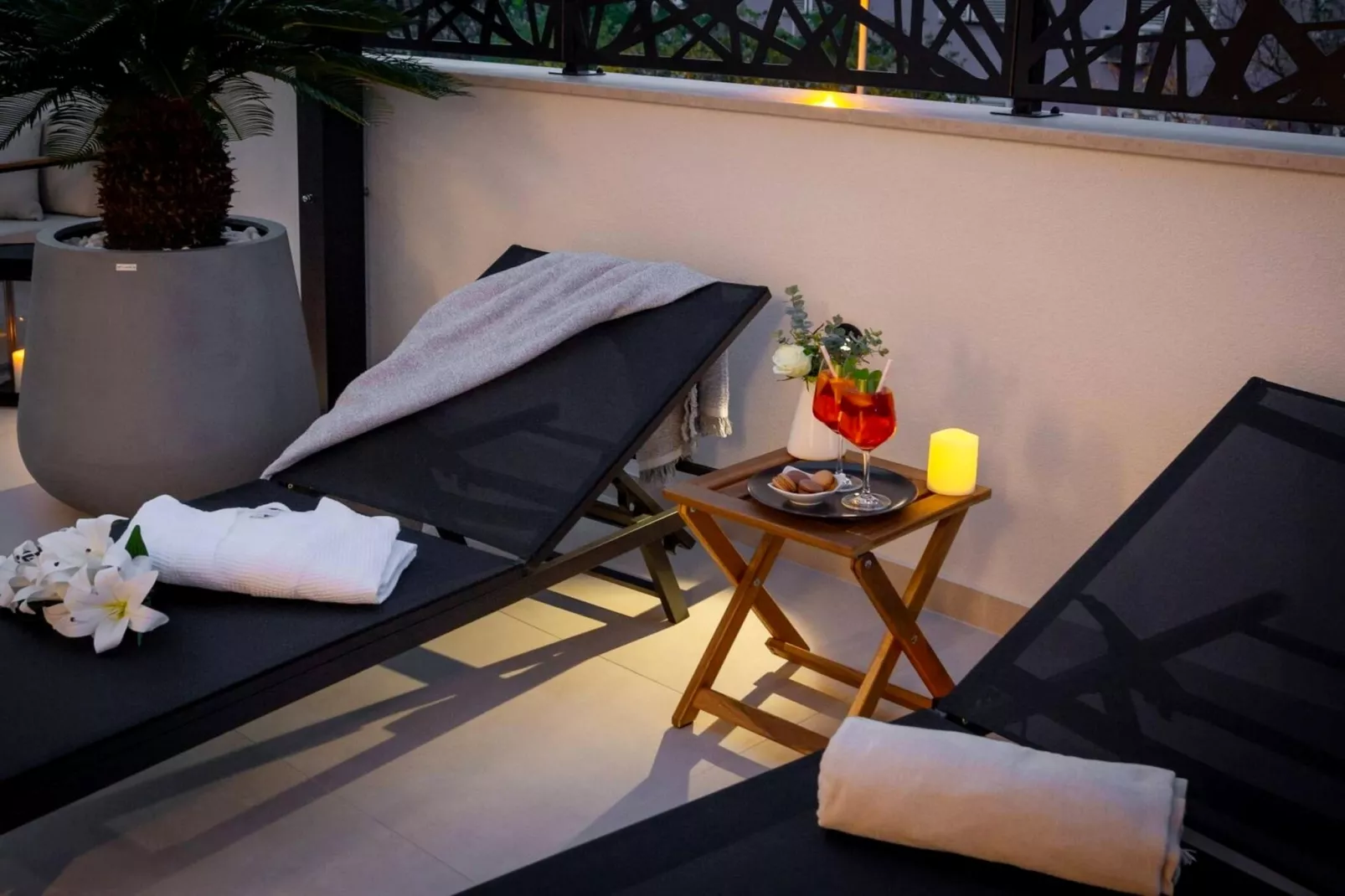 Luxury Apartment Silvery Split with Sauna, Jacuzzi - Terrasbalkon