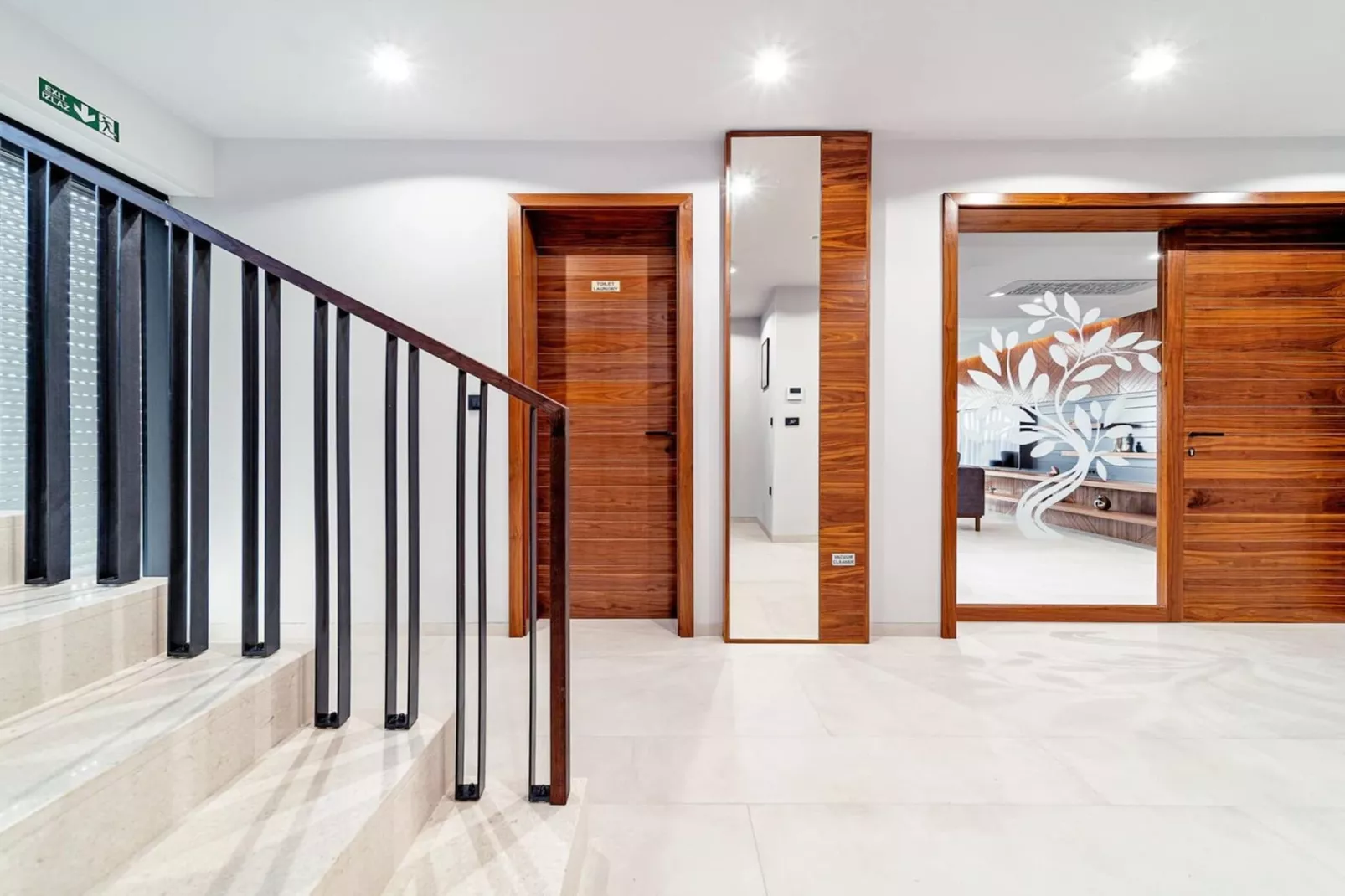 Luxury Villa Delight II – Promajna, Heated Pool - Overloop