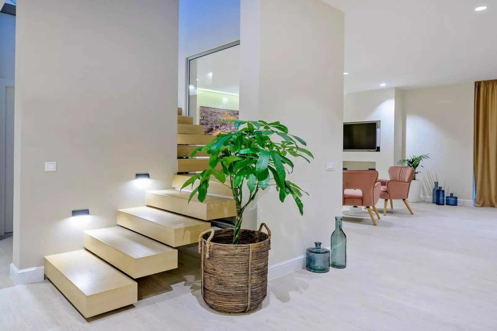 Luxury Seafront Villa Raquel Solta with Pool, Gym - Overloop