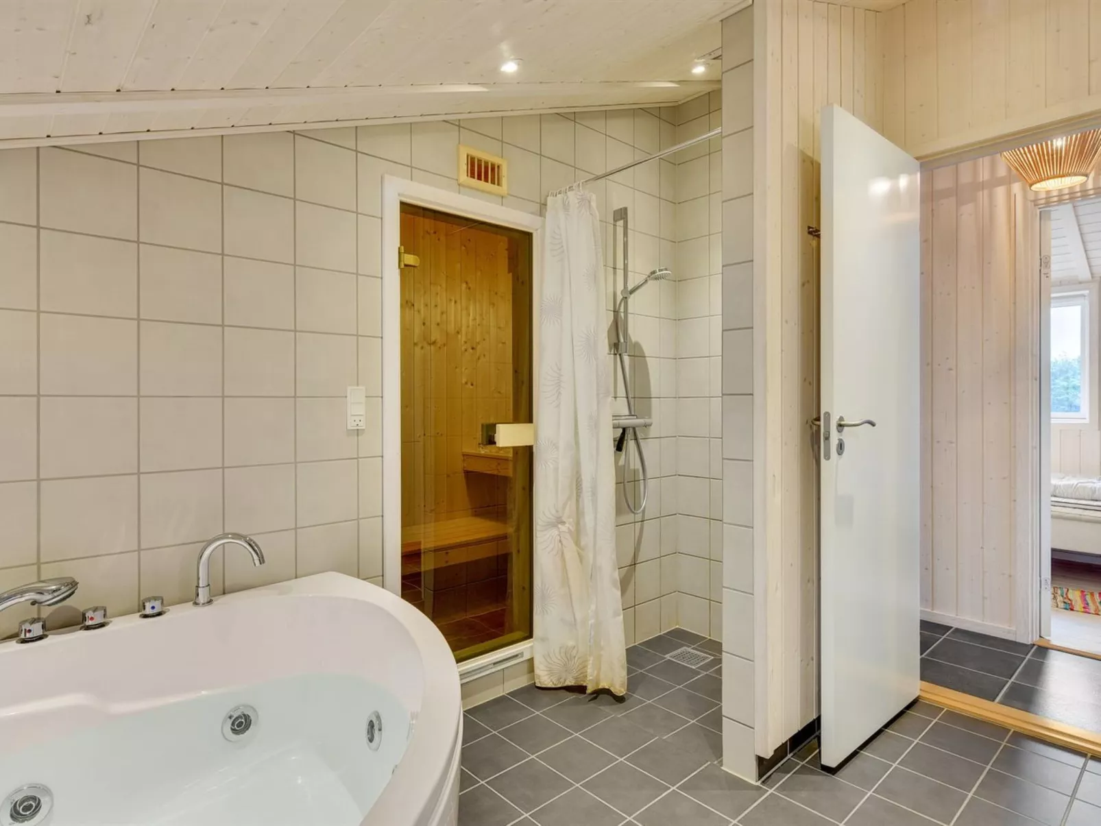 "Erza" - 500m from the sea - Binnen