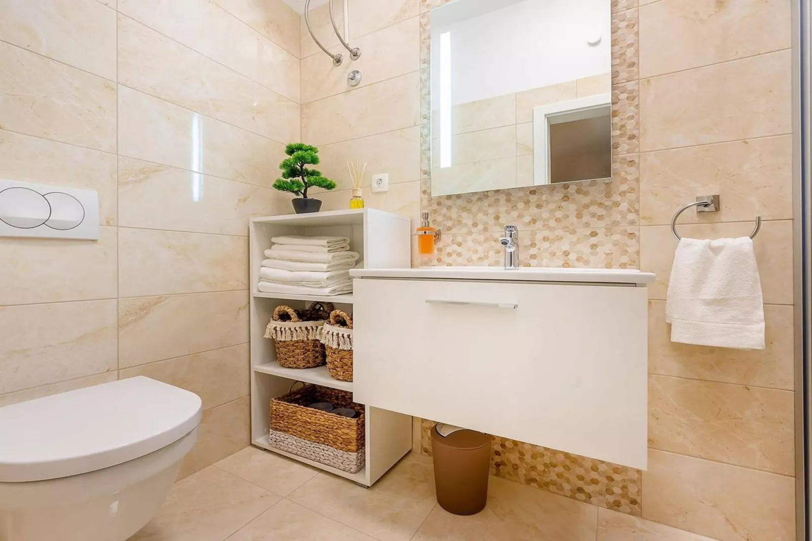 Villa Castello di Pietra Brac with Heated Pool - Badkamer