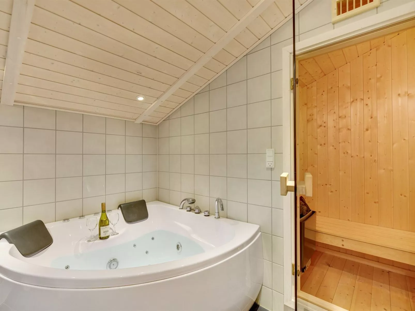 "Erza" - 500m from the sea - Binnen