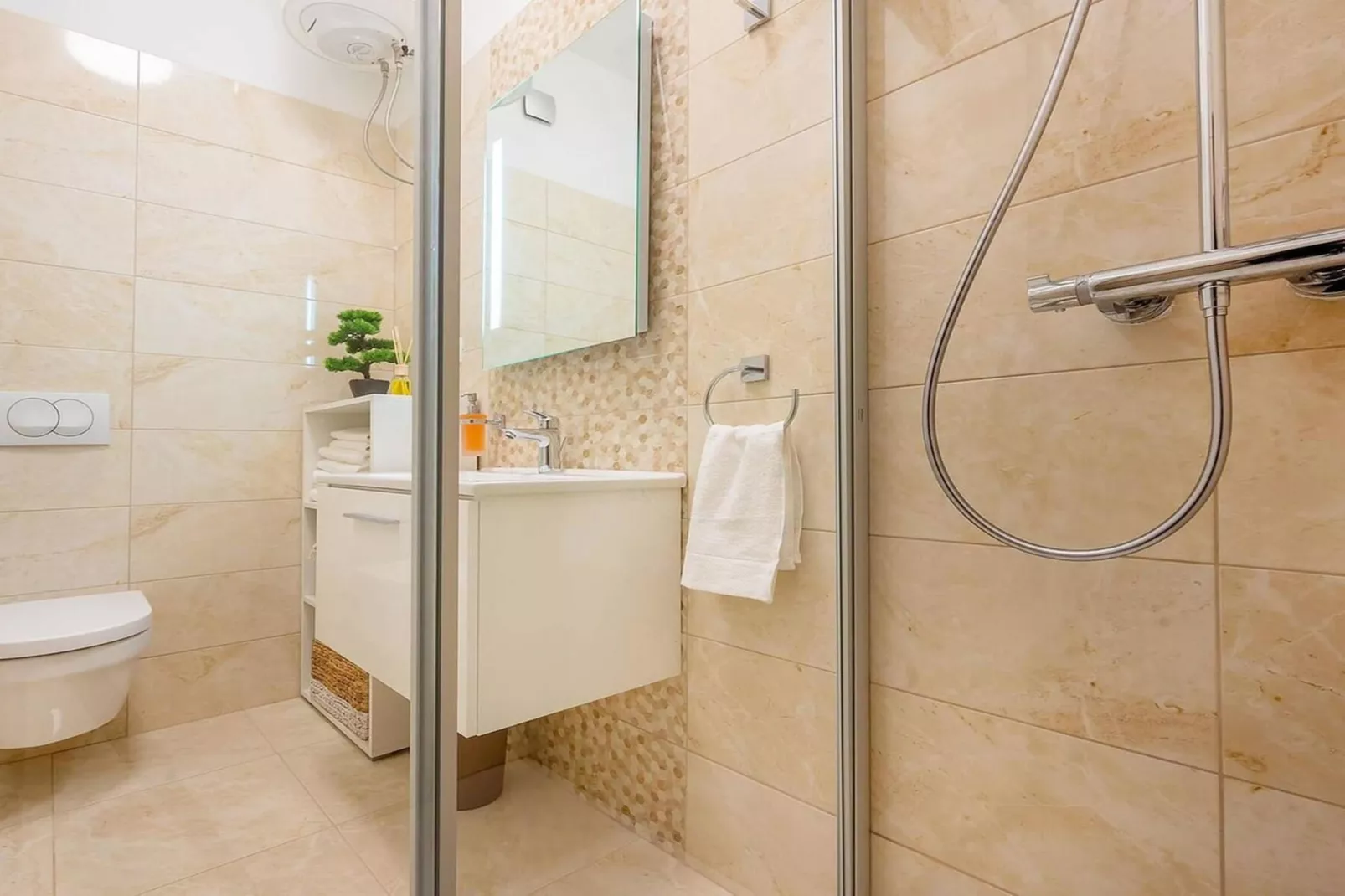 Villa Castello di Pietra Brac with Heated Pool - Badkamer