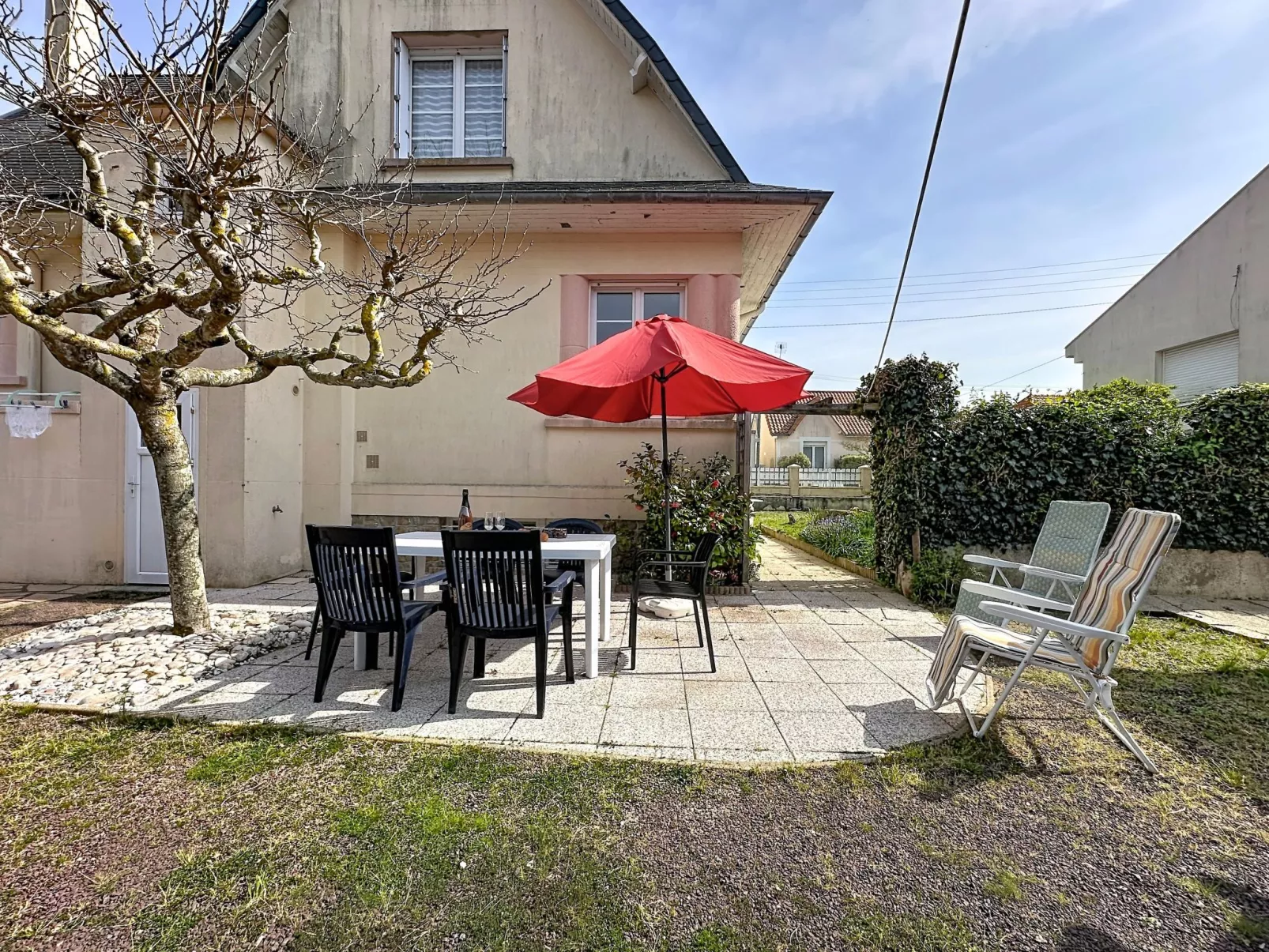 La Rose des Pins - Buiten