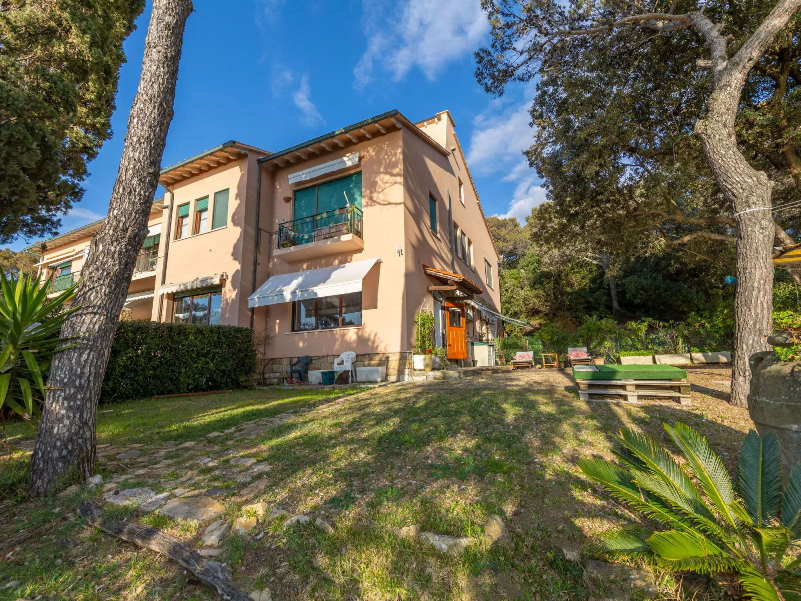 La casetta immersa nel verde - Buiten