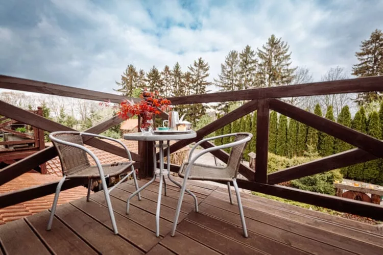 Dworek w Bełcznej-Terrasbalkon