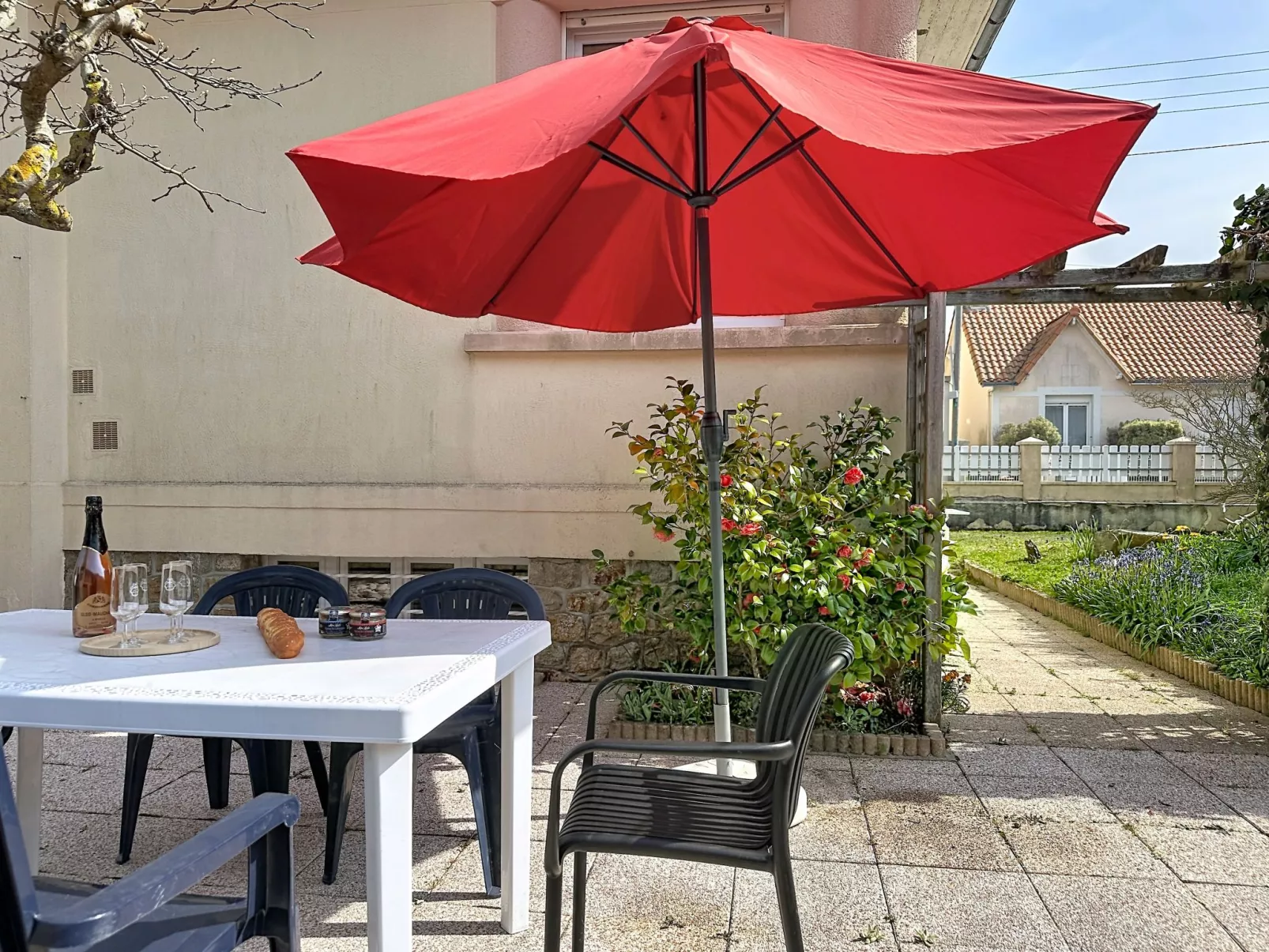 La Rose des Pins - Buiten