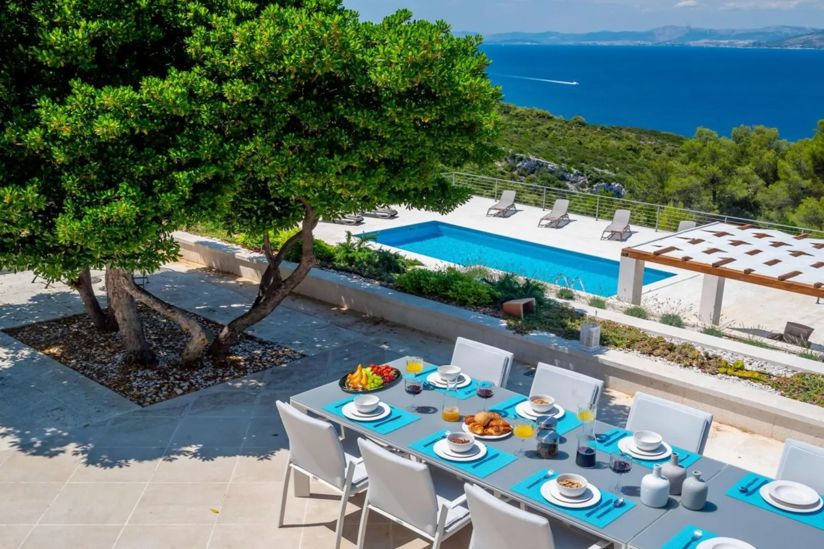 Villa Castello di Pietra Brac with Heated Pool - Terrasbalkon