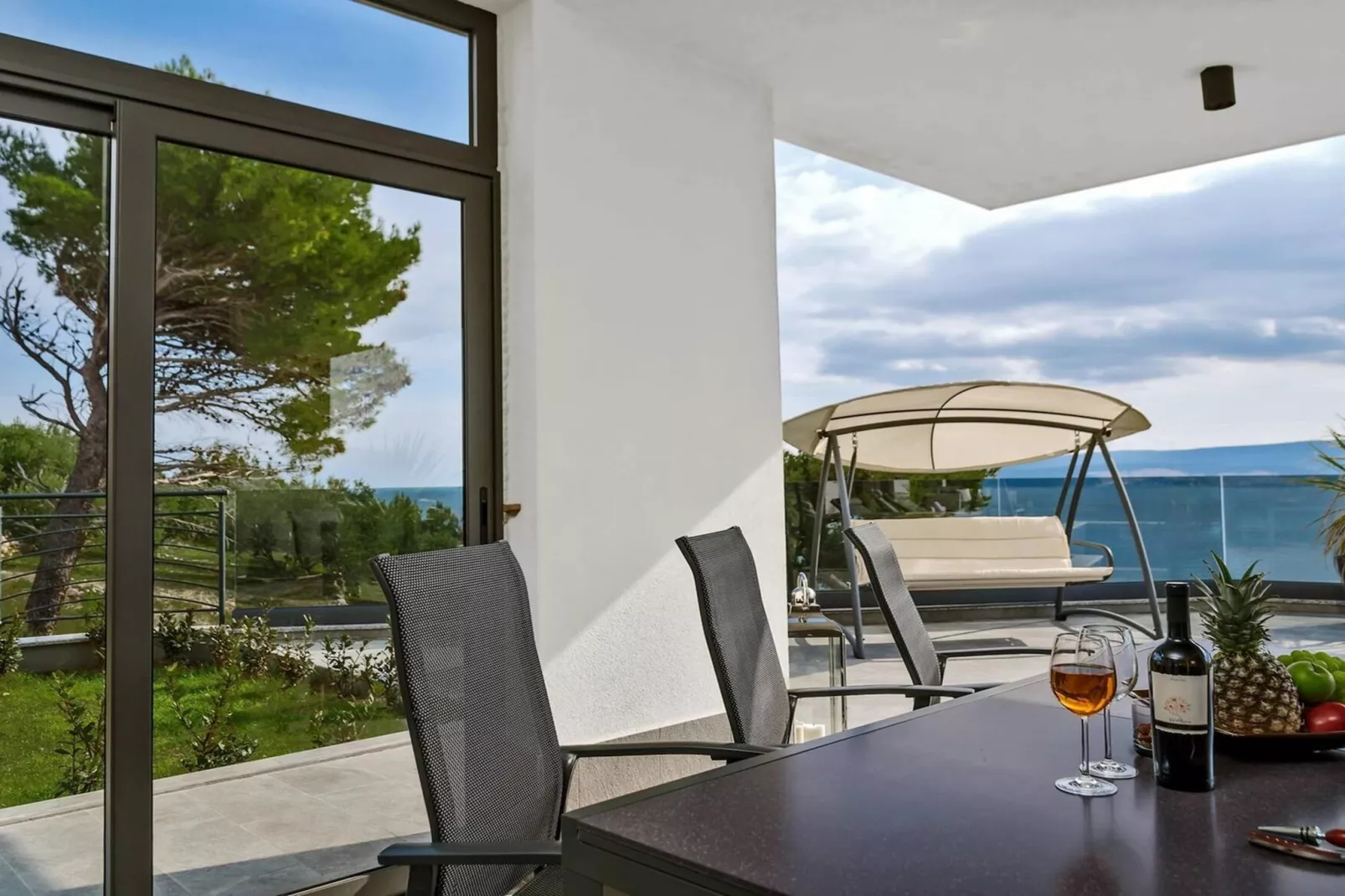 Luxury Villa Happiness Omis with Pool, Gym & Sauna - Terrasbalkon