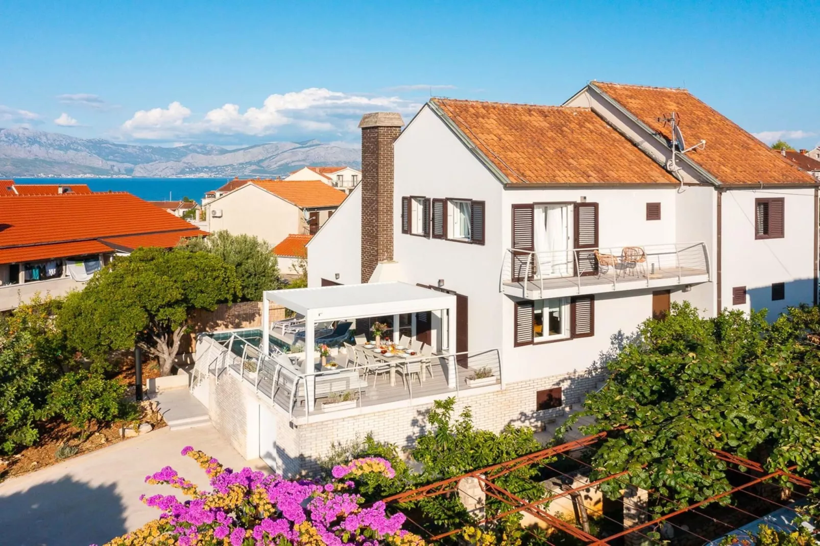 Luxury Villa Mila Supetar with Pool in the Center - Buitenkant zomer