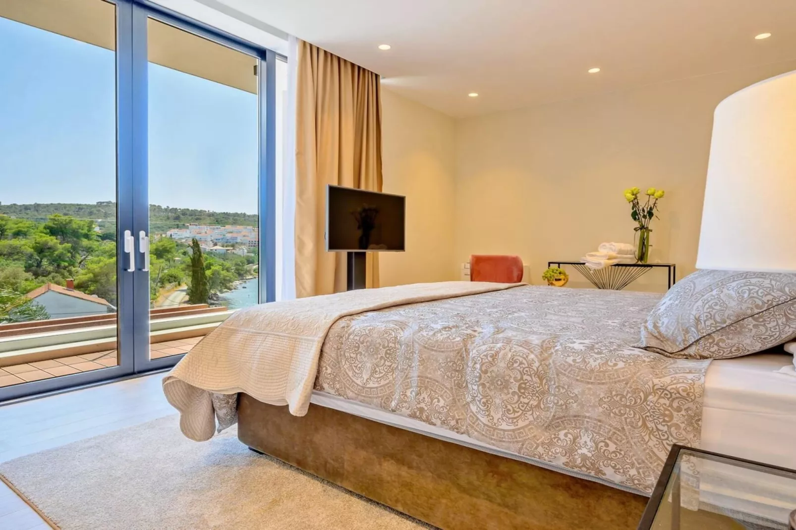 Luxury Seafront Villa Raquel Solta with Pool, Gym - Slaapkamer