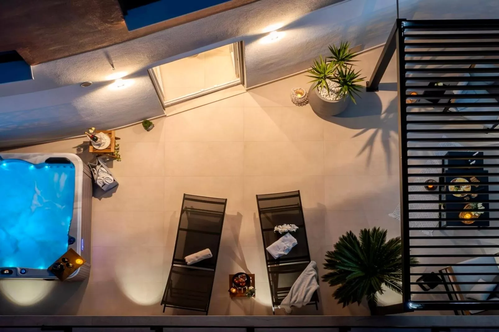 Luxury Apartment Silvery Split with Sauna, Jacuzzi - Terrasbalkon