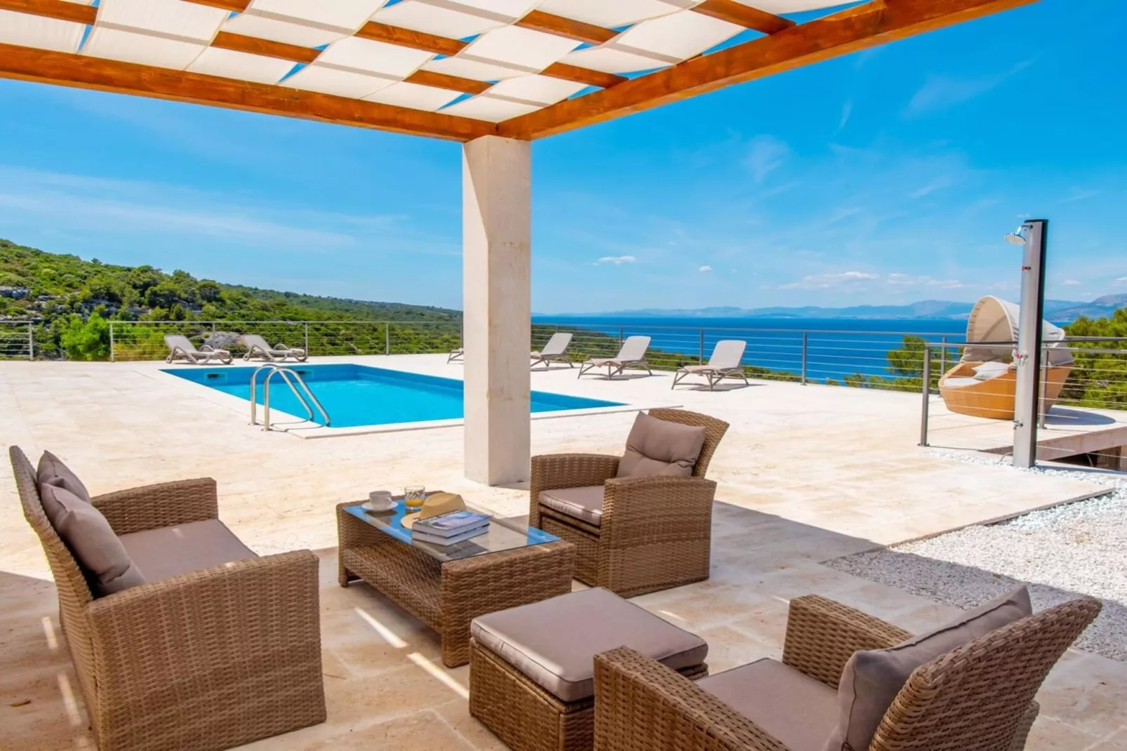 Villa Castello di Pietra Brac with Heated Pool - Terrasbalkon