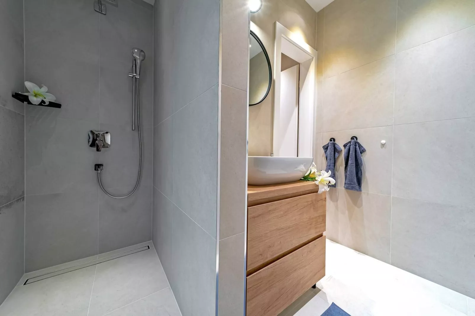 Luxury Villa Indigo Kanica with Heated Pool - Badkamer