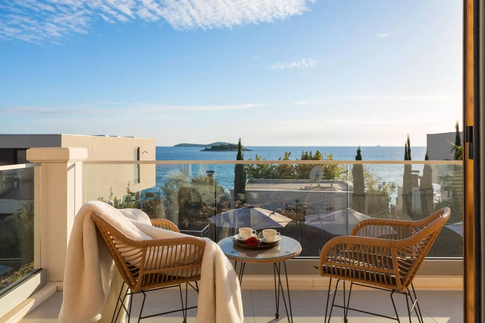 Luxury Seafront Villa Castello Rogoznica with Pool - Terrasbalkon