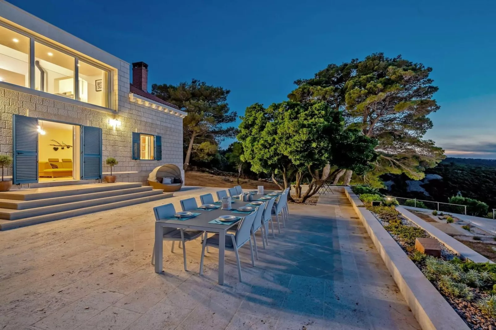 Villa Castello di Pietra Brac with Heated Pool - Terrasbalkon