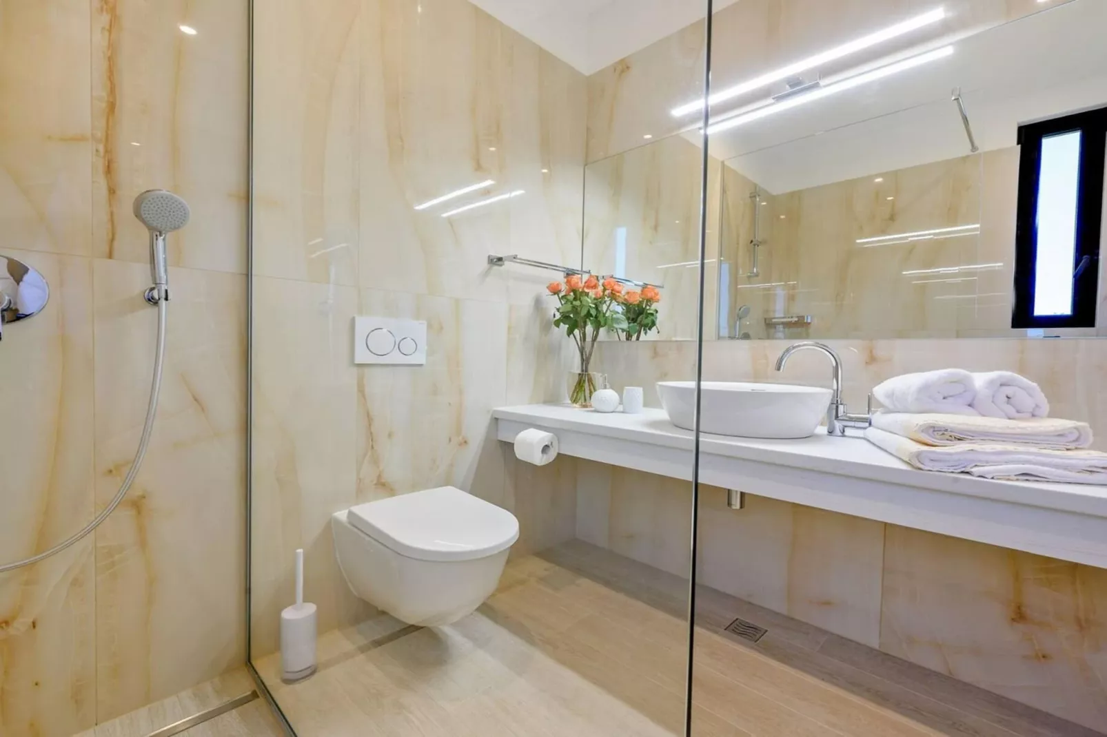 Luxury Seafront Villa Raquel Solta with Pool, Gym - Badkamer