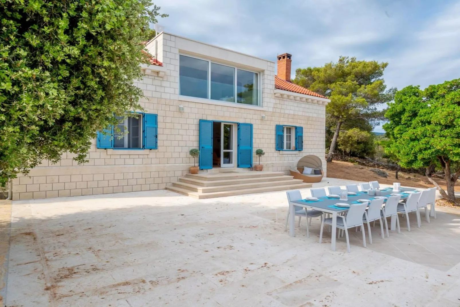 Villa Castello di Pietra Brac with Heated Pool - Terrasbalkon