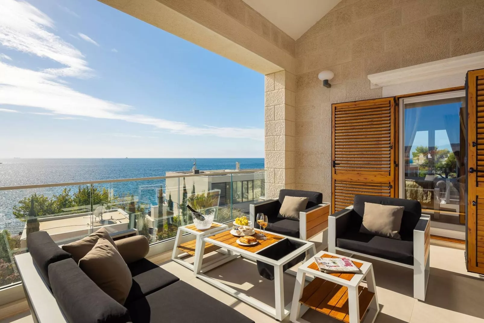 Luxury Seafront Villa Castello Rogoznica with Pool - Terrasbalkon