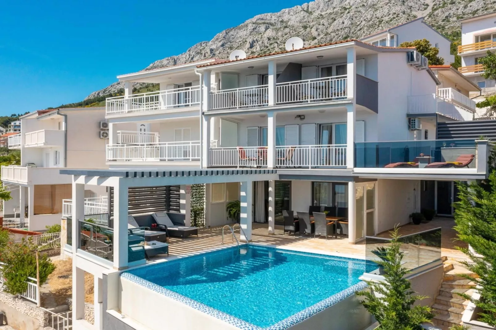 Luxury Villa Holiday Residence Omis w/ Heated Pool - Buitenkant zomer