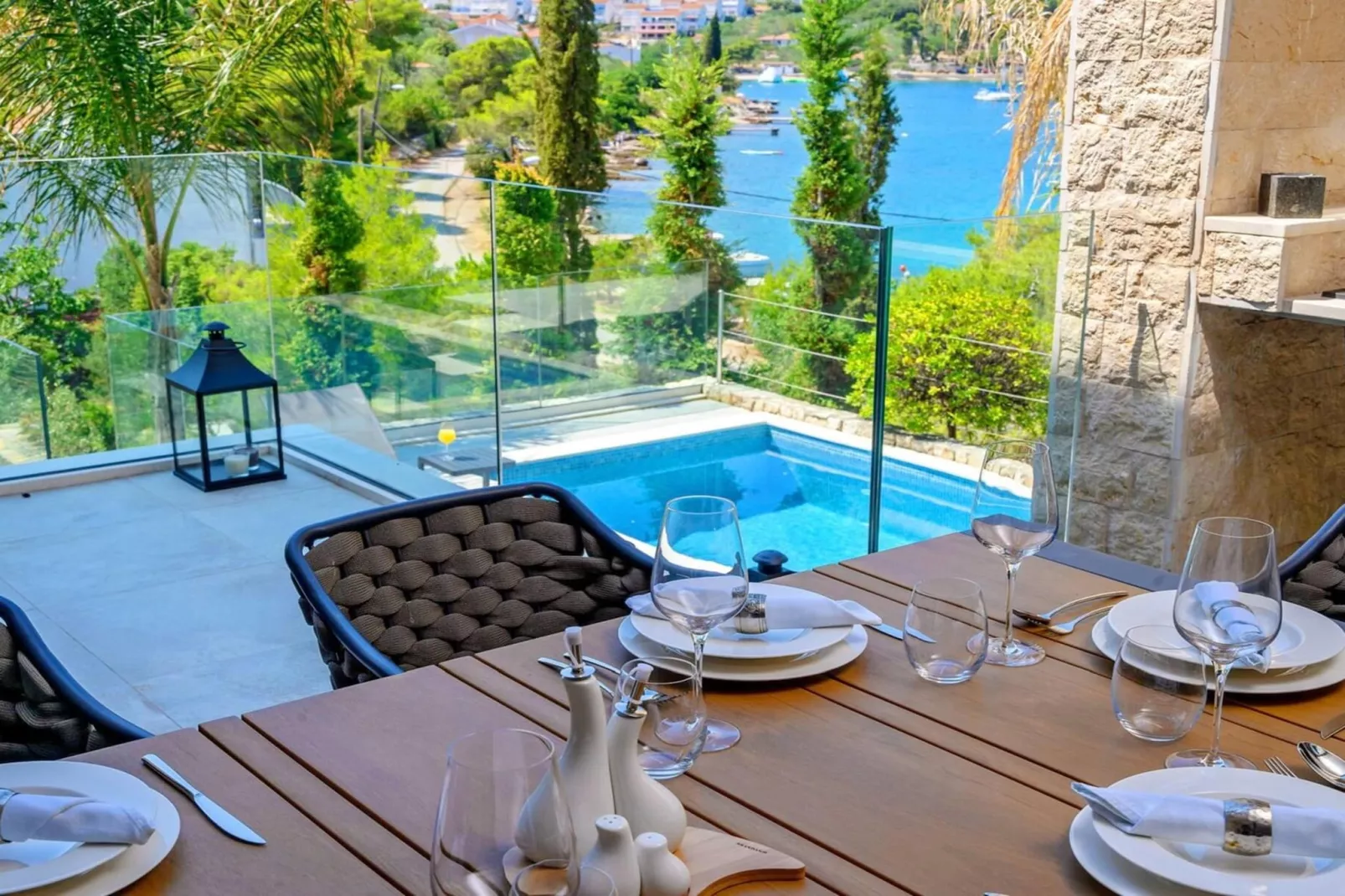 Luxury Seafront Villa Raquel Solta with Pool, Gym - Terrasbalkon