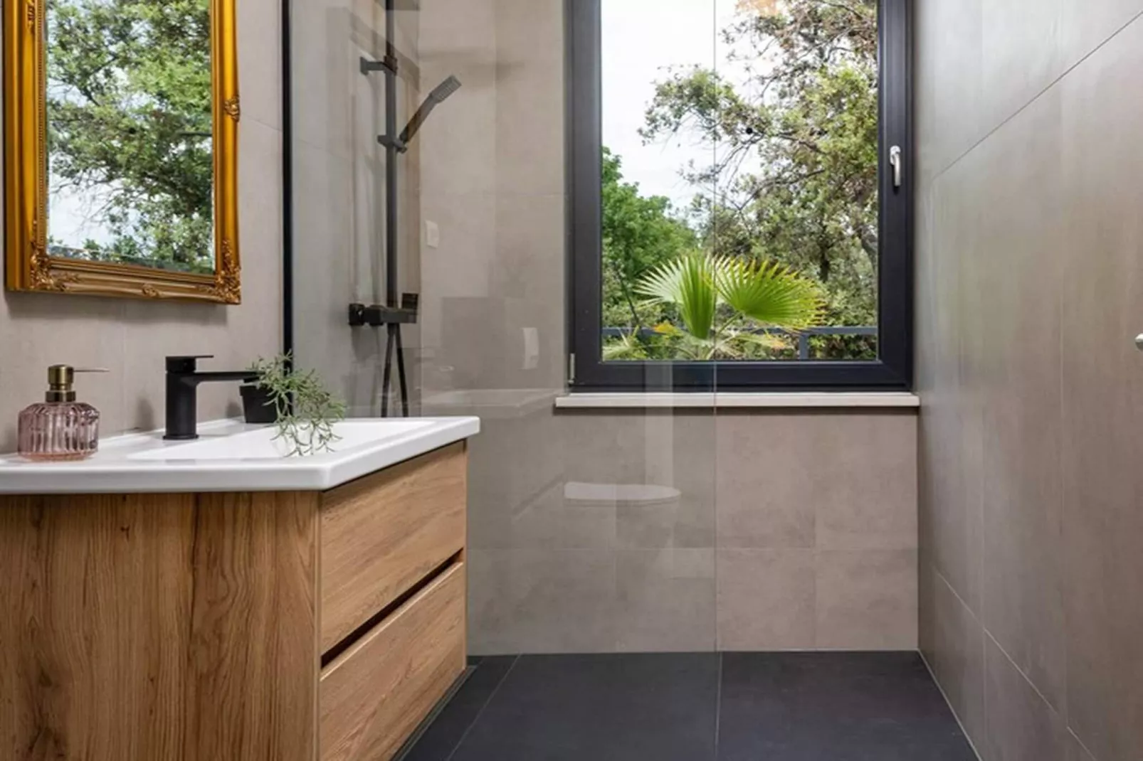 Luxury Villa Soleia Skrip with Private Pool - Badkamer