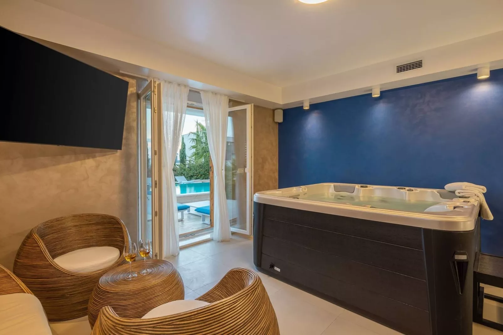 Luxury Seafront Villa Castello Rogoznica with Pool - Faciliteiten