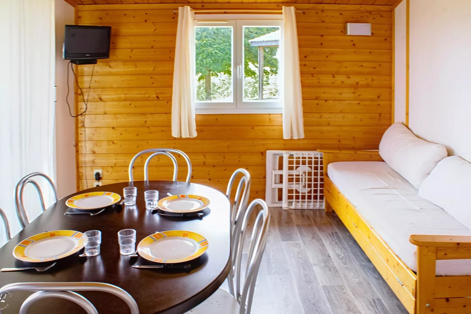 Hameaux des Lacs Two-Bedroom Cottage for 6 people