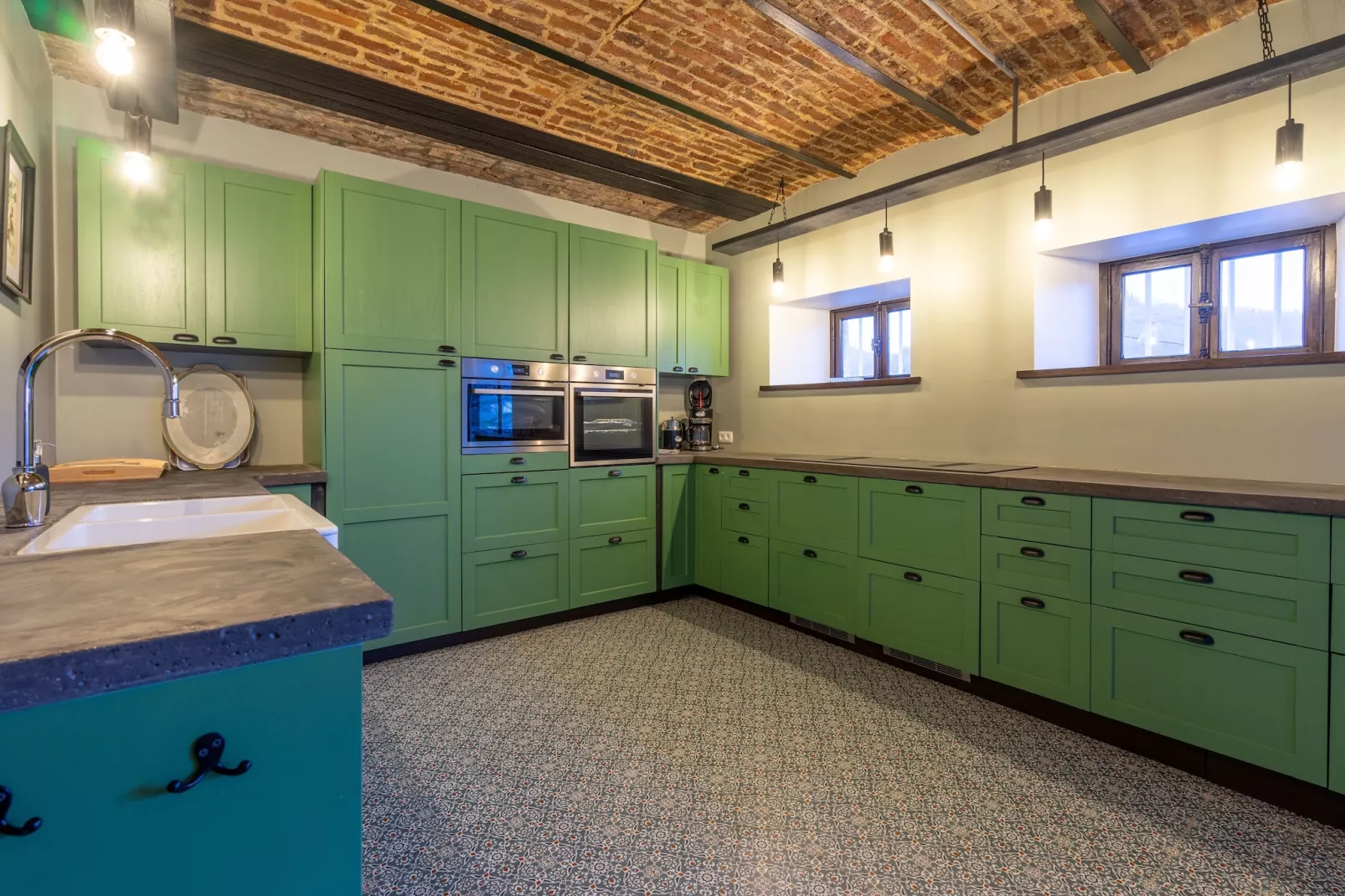 Chateau Constance 12 pax