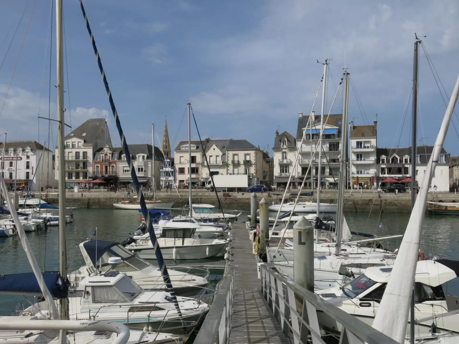 Port et plage à pied, linge inclus