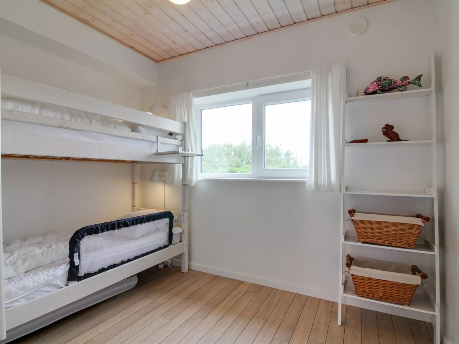 "Adna" - 700m from the sea - Binnen