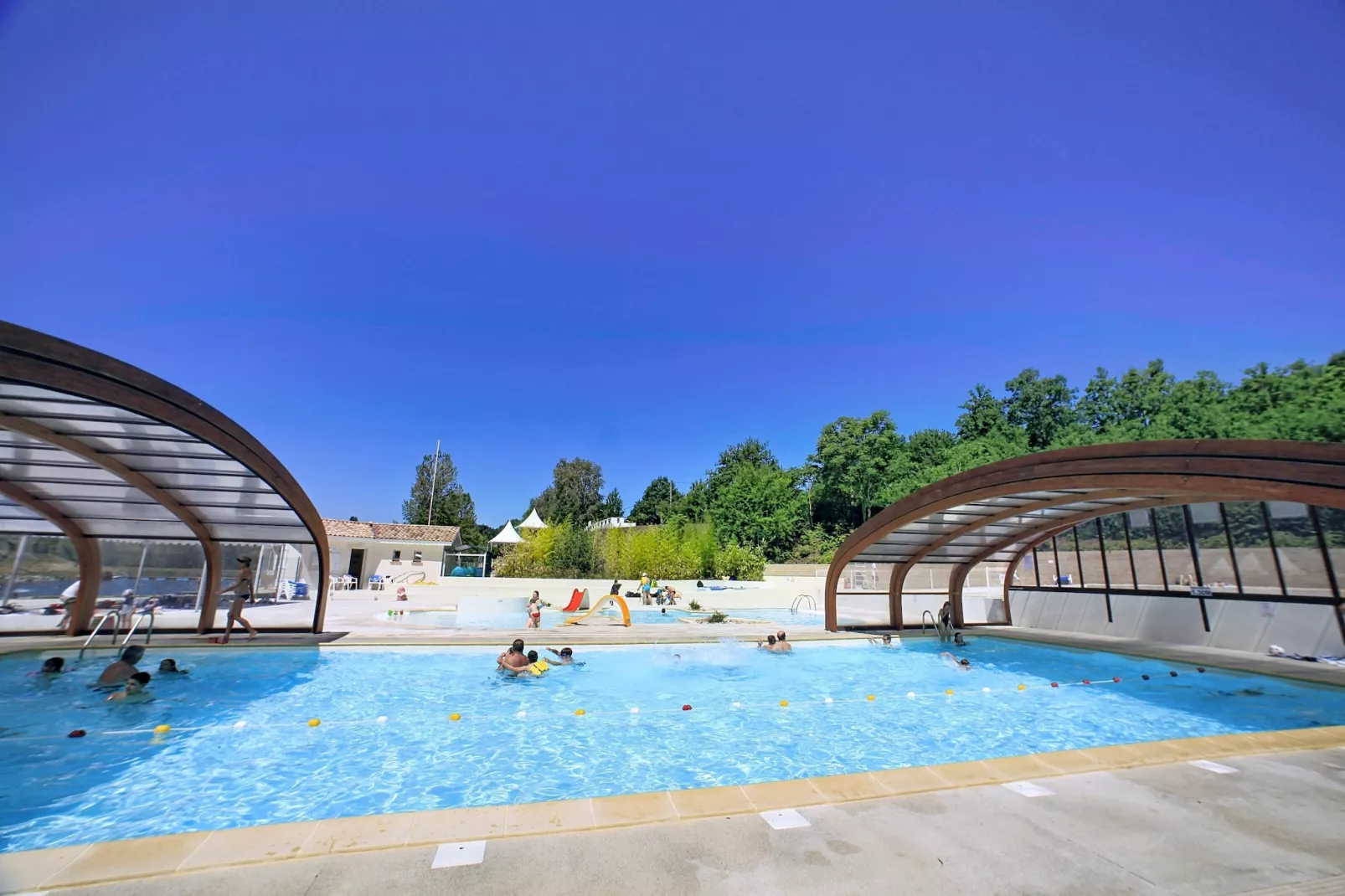 Hameaux des Lacs Two-Bedroom Cottage for 6 people - Zwembad